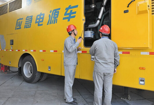 定日如何清理被灰尘覆盖的机油散热器？
